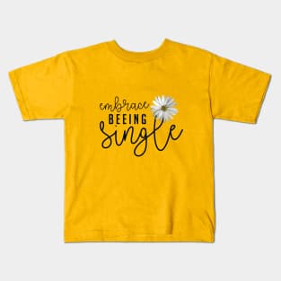 Embrace Beeing Single | Lovely design featuring Woman Empowerment Words and Daisy Kids T-Shirt